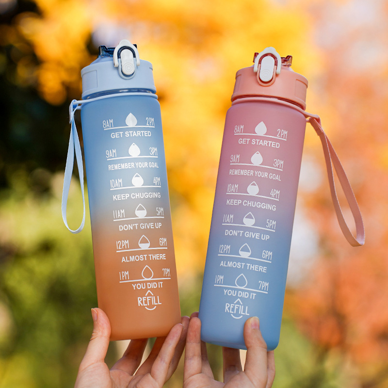 Smart Water Bottle Tracker - แก้วน้ำพลาสติกทนความร้อนสูง 700 มล. สีรุ้งไล่เฉดแบบด้าน พร้อมหลอดดูดแบบมีขีดบอกปริมาตร รุ่น